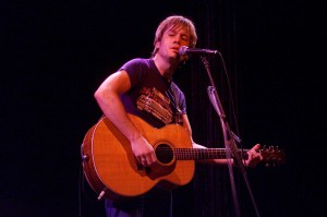 Capitol Nashville recording artist Keith Urban performing at The Bottom Line in New York City, 7/31/01. Photo by Frank Micelotta/Getty Images.