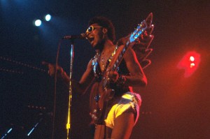 LOS ANGELES - JUNE 4: Guitarist Garry Shider of the funk band Parliament performs onstage on June 4, 1977 at the Coliseum in Los Angeles, California. (Photo by Michael Ochs Archives/Getty Images)