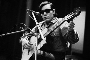 Puerto Rican singer and musician José Feliciano performs at the Royal Albert Hall in London, UK, 5th March 1973. The composer of the popular Christmas song 'Feliz Navidad', Feliciano has been blind from birth.  (Photo by Evening Standard/Hulton Archive/Getty Images)